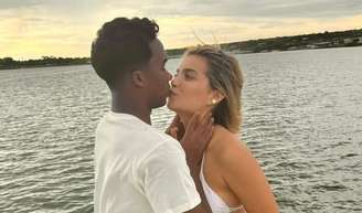 Mulher de Endrick, Gabriely Miranda dá alfinetada em meio a rumor de separação após 1 ano de casamento.