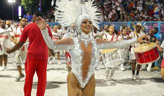 Os procedimentos estéticos queridinhos das famosas para chegar com tudo na folia, segundo a dermatologista Juliana Neiva.