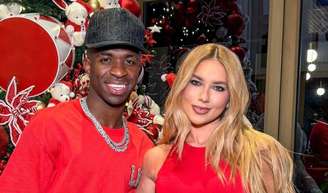 Virgínia é surpreendida com prova de amor de Vini Jr. durante jogo do Real Madrid e surta: 'Lindo, te amo'.