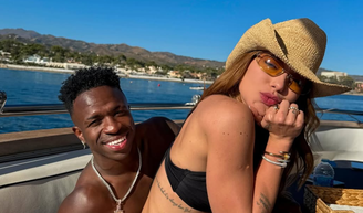 Só uma lembrancinha: Vini Jr. surpreende Virgínia Fonseca com bolsa de couro de crocodilo que pode chegar a R$ 800 mil.