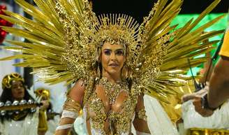 Rainha de bateria da Mocidade, Fabíola Andrade vai ser vista pelo marido Rogério Andrade, preso desde 2024: 'Vai adorar'.