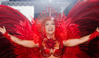 Virgínia Fonseca é oficialmente rainha de bateria; veja em 25 fotos como foi o primeiro desfile da influencer na Grande Rio.
