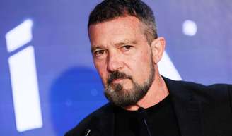 Antonio Banderas, aos 65 anos: 'Agora como de forma muito mais saudável e penso no que os alimentos me proporcionam'.