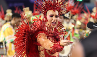 Virgínia Fonseca admite perrengue com fantasia de 12 kg em estreia na Sapucaí: 'Achei que ia chorar de tanto dor'.