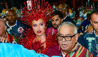 Empurra-empurra, gritos e + 600 mil assistindo: estreia de Virgínia na Grande Rio começa com caos e presidente se exalta: 'Mentirosa!'.