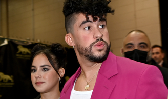 Casamento em clipe, idas e vindas e até quarentena juntos: quem é Gabriela Berlingeri, namorada de Bad Bunny que o acompanha em São Paulo?.