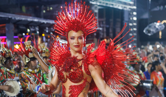 A culpa foi toda da Virgínia - e do costeiro de 12 kg? Após fiasco histórico, jurados explicam por que tiraram pontos de bateria e fantasia da Grande Rio.