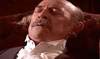 Francesco (Raul Cortez) pensa em suicídio após falência do banco em 'Terra Nostra'