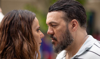 Uma pessoa que mantém o olhar fixo durante uma conversa possui quatro hábitos definidos, de acordo com a Psicologia