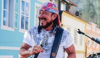 'Eu não posso deixar meu cérebro entender que as minhas pernas cansaram', diz Bell Marque, aos 73 anos