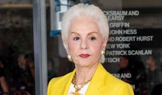 Carolina Herrera revela segredos da vitalidade: aos 87 anos, estilista diz que 'caminhar é a única coisa boa que existe'.