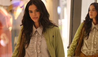 Consulta médica ou semana de moda? Nada 'basiquinha', Bruna Marquezine aposta em look de quase R$ 17 mil para ir ao dermatologista no Leblon.
