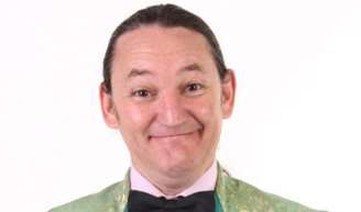 'Sangrando muito': detalhes de grave acidente de Marquito, do 'Programa do Ratinho', são revelados por enfermeiro que prestou assistência ao artista.