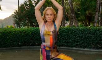 Angélica aos 52 anos: 'Faço musculação, muay thai e ioga com professor uma vez por semana e pilates duas vezes por semana'.