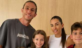 Demissão de Filipe Luís do Flamengo faz mulher do técnico quebrar silêncio em raro desabafo: 'Mágoa, sensação de injustiça'.