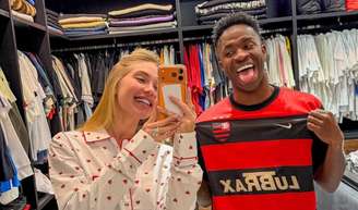 Ciumenta, Virgínia Fonseca 'afasta' mulheres de Vini Jr. em vídeo na web: 'Toda mulher deve manter distância'; jogador reage.