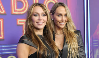 Tish Cyrus, mãe de Miley Cyrus, 58 anos: 'Comecei a treinar e agora me sinto melhor do que nos últimos 20 anos'.