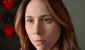 Lucélia (Daphne Bozaski) entrega segredo de Kasper (Miguel Falabella) em 'Três Graças'.