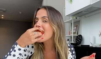 Aprendi uma receita saudável de pão de queijo de apenas 5 ingredientes com Carol Peixinho que salvou minha dieta.