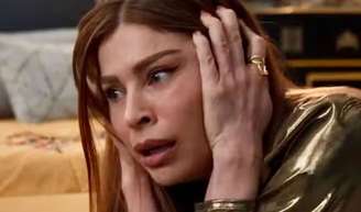 Arminda (Grazi Massafera) leva um tapa na cara de Josefa (Arlete Salles).