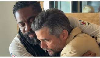 Lázaro Ramos e Wagner Moura se encontraram e deram um abraço emocionado um dia antes da premiação do Oscar 2026.