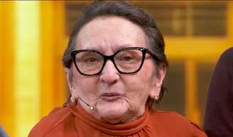 Tânia Maria, a Sebastiana de 'O Agente Secreto', emocionou ao ser homenageada no 'Domingão com Huck'.