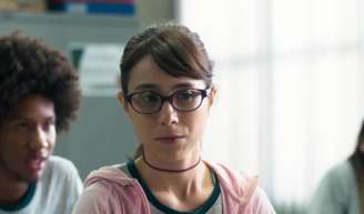 Pessoas gentis e prestativas são aquelas que ninguém lembra: foto de Daphne Bozaski como Benê em 'Malhação - Viva a Diferença': personagem era mais introspectiva, gostava de ajudar a todos, mas também vivia um pouco sozinha.