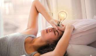 Pessoas com alta inteligência emocional não vivem no 'piloto automático': o segredo para ter 'mente imperturbável' e voltar a ter propósito, segundo neurocientista.