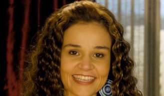 Longe da TV, Claudia Rodrigues leva namorada à evento de humor e encontra Marcelo Adnet, Marco Nanini e mais famosos. Fotos!.