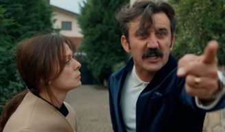 Reha ordena um ato de vandalismo contra a loja onde Karsu trabalha.