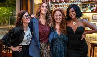 Conheça 'Juntas & Separadas', série da Globoplay que mistura drama e comédia. Foto mostra atrizes Debora Lamm, Natália Lage, Sheron Menezzes e Luciana Paes.