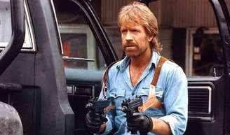 Os 10 melhores filmes com Chuck Norris, de 1975 até hoje: onde assistir no streaming e matar as saudades do galã 'indestrutível' de Hollywood.
