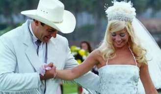 Jorginho (Gerson Brenner) recebe a notícia da gravidez de Alicinha (Dani Winnits) no final de 'Corpo Dourado'.