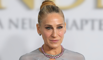 'O erro mais comum é...': o segredo dos 61 anos de Sarah Jessica Parker: maquiadora e esteticista especialistas revelam o luxo da beleza madura em 2026.