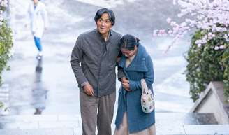 Bati 'Pousando no Amor' e 'Rainha das Lágrimas' no liquidificador e o resultado foi o melhor dorama de romance da Netflix.