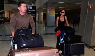 Irmão de Anitta, Renan Machado desembarcou no Brasil uma semana após risco de deportação por ter passaporte furtado.