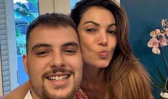 Como está o filho de Patrícia Poeta hoje após infecção grave? Felipe Poeta atualiza estado de saúde depois de 19 cirurgias: 'Conseguindo caminhar'.