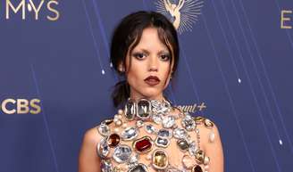 Jenna Ortega é massacrada por suposto envolvimento com cantor acusado de neonazismo. Entenda!.