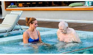 Paolla Oliveira emocionou ao mostrar momentos de intimidade com o pai.