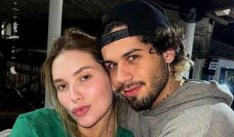 Zé Felipe supera polêmicas com Virgínia, manda recado para a ex em aniversário de 27 anos e web reage. 'Tá querendo voltar'.