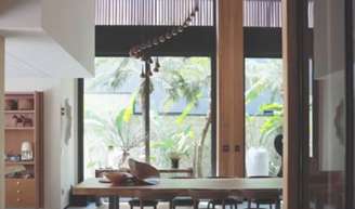 600 m², vaso sanitário de R$ 15 mil, mesa 3 em 1 e mais: mansão milionária de Ana Castela no estilo celeiro tem aquele ar de infância da cantora. Fotos!.