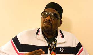 Morre aos 68 anos o rapper e pioneiro do hip-hop Afrika Bambaataa, dono de hit com Fernanda Abreu e inspiração para Marcelo D2. Saiba a causa da morte do artista!.