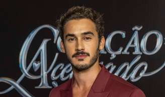 Filipe Bragança engata romance com colega de elenco de 'Coração Acelerado' e assume. 'Estamos...'.