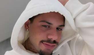 Zé Felipe desabafa sobre vício em remédios e crises de ansiedade: 'O que eu estou fazendo da minha vida?'.