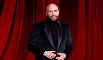 O segredo da longevidade de John Travolta, aos 72 anos: 'Jogo tênis todos os dias, levanto pesos, tomo vitaminas e tento manter minha saúde para poder estar por perto dos meus filhos'.