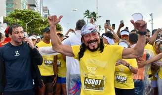 Bell Marques, ícone do axé, sobre rotina de corrida: 'Vai muito além do físico, ela transforma a forma como a gente encara a vida'.