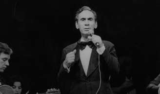 3 mil músicas gravadas, lutador de boxe quando jovem, casamento conturbados e mais: 12 curiosidades de cantor recordista de discos gravados, quase 600!.