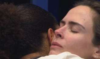 Após morte do pai, Ana Paula Renault ganha conforto de Milena, que oferece ajuda: 'Se você quiser, eu posso...'.