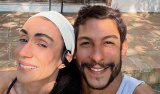 Gravidez de Michelle Barros e Shia Phoenix é MENTIRA?! Ex-'Fazenda' diz que gestação é 'sonho antigo de empreender' e web se revolta: 'Apelação'.