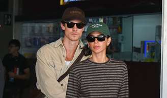 Nos EUA, Bruna Marquezine é flagrada com Shawn Mendes e cunhada, mas look divide opiniões. Veja!.